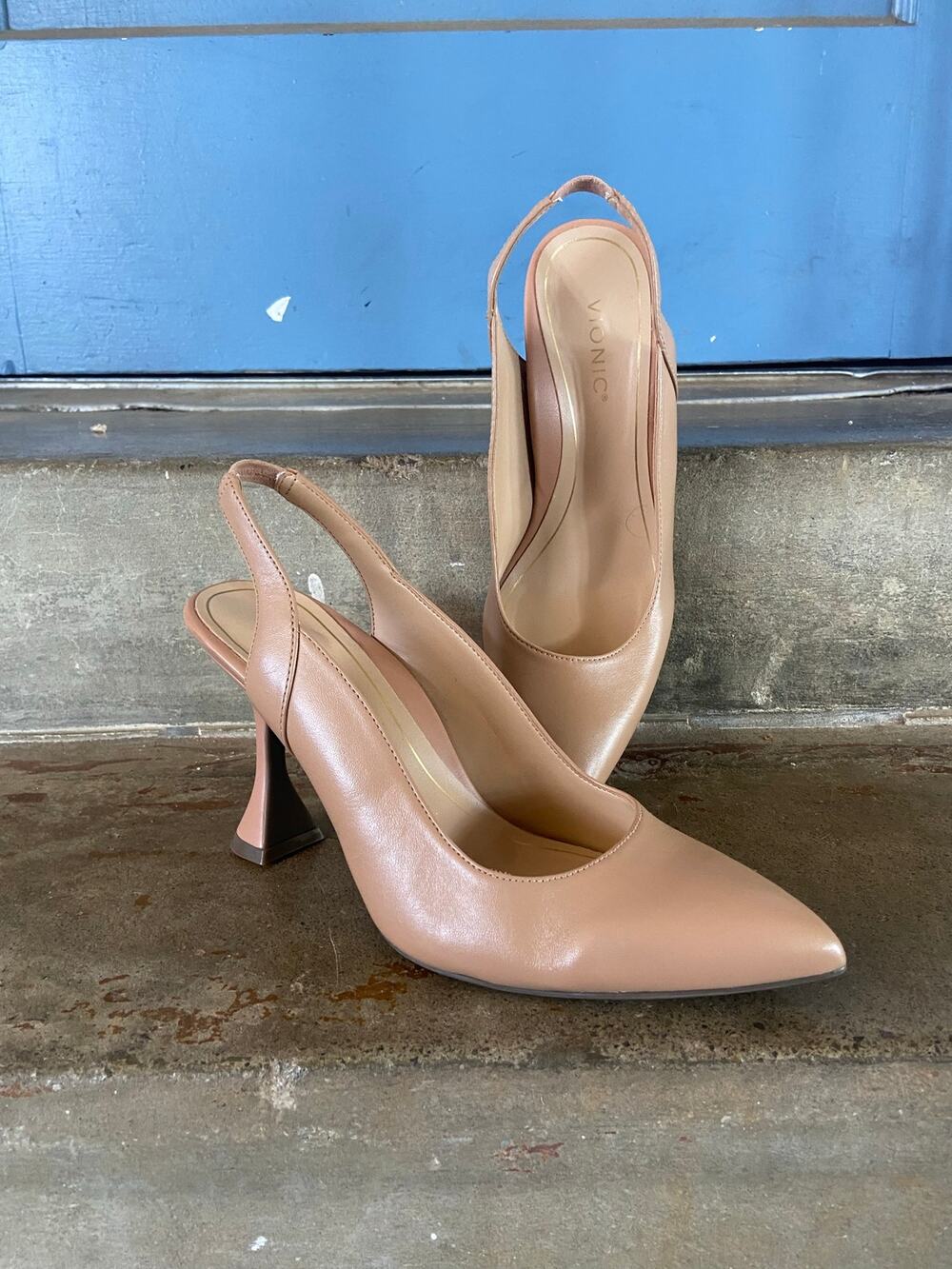 Vionic Adalena nude leather pointy toe slingback pump with sculpted heel